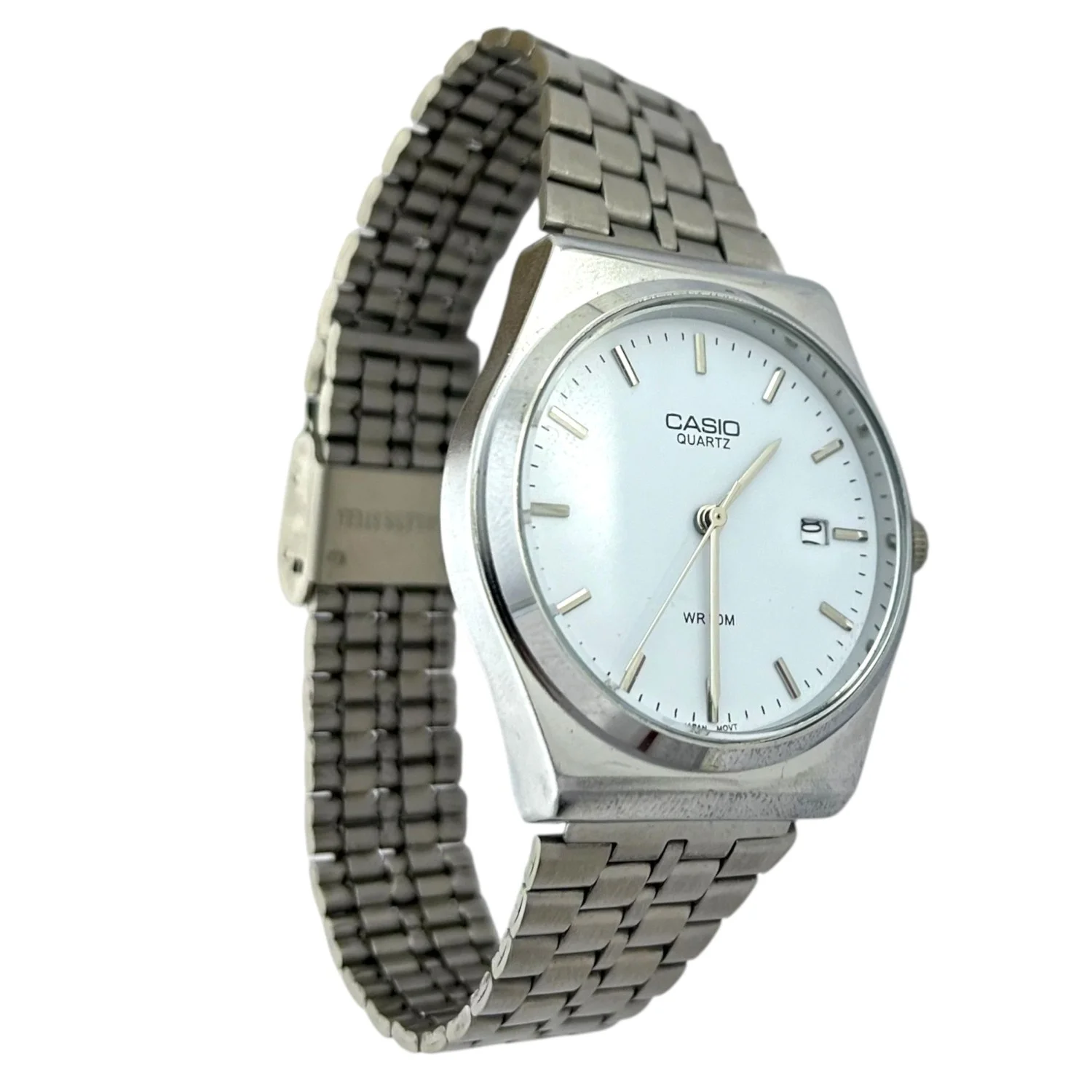 ساعت زنانه نقرهای با طرح کاسیو، ظرافت در عین سادگی