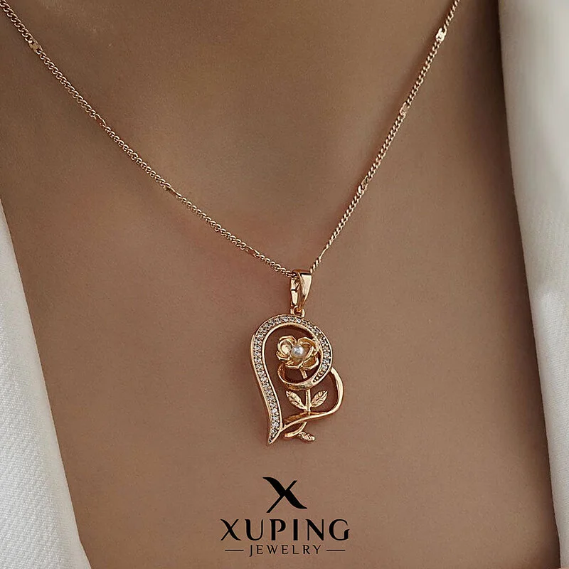 پلاک قلب و رز نگین‌دار با طراحی ظریف ژوپینگ