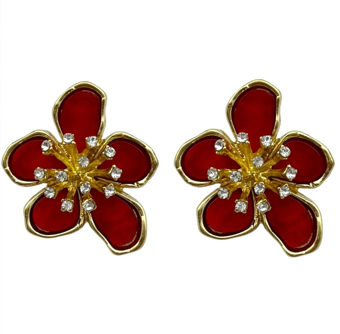 گوشواره زنانه مدل ماریسا طرح گل با جلوه طلایی و نگین‌های درخشان