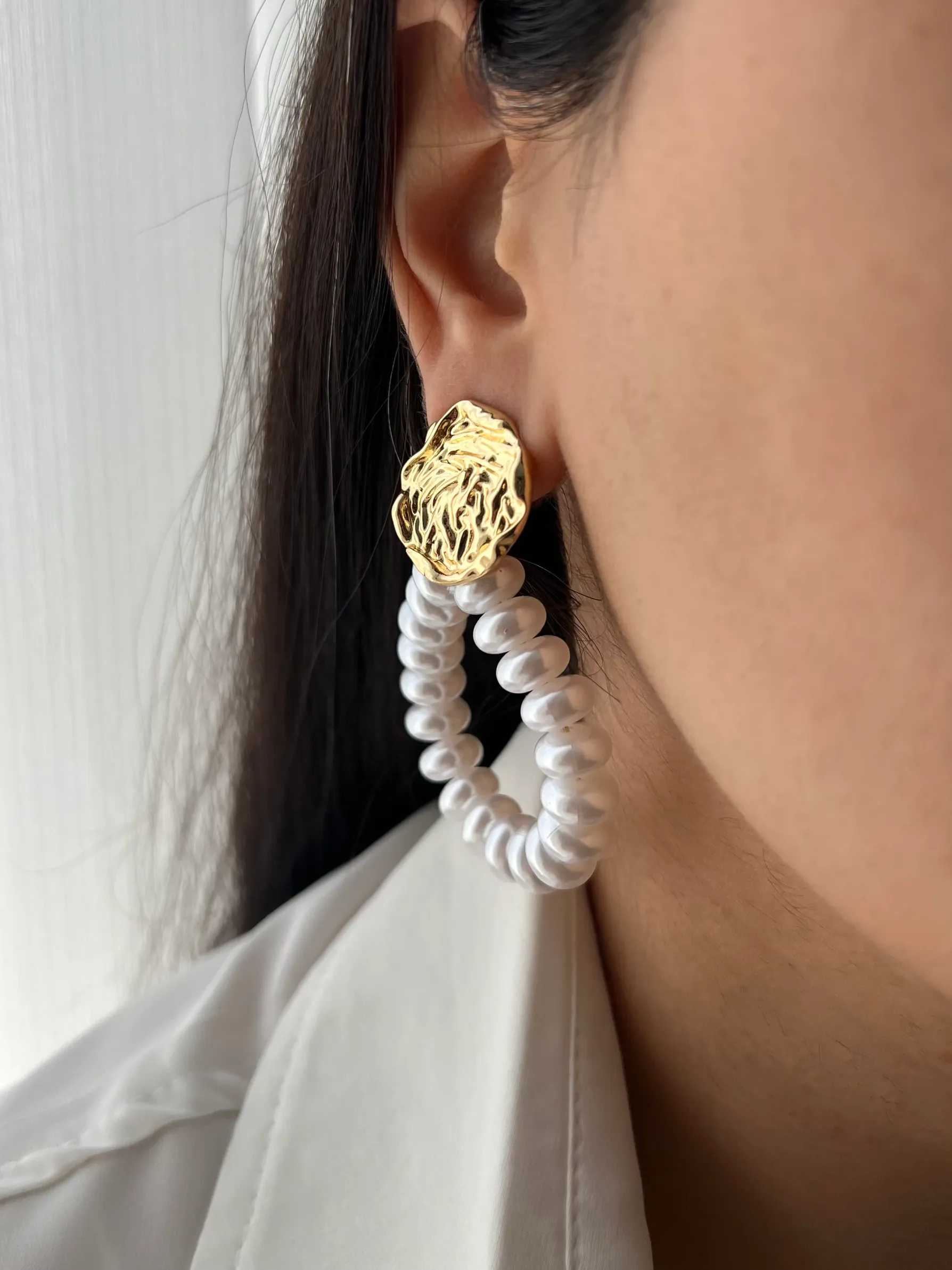 گوشواره آویز طرح مروارید با پلاک طلایی خاص