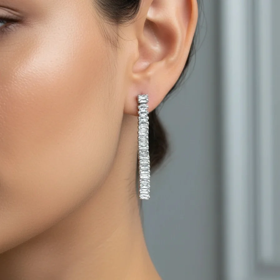 گوشواره زنانه مدل لاینیا طرح جواهری خطی با نگین‌های مستطیلی