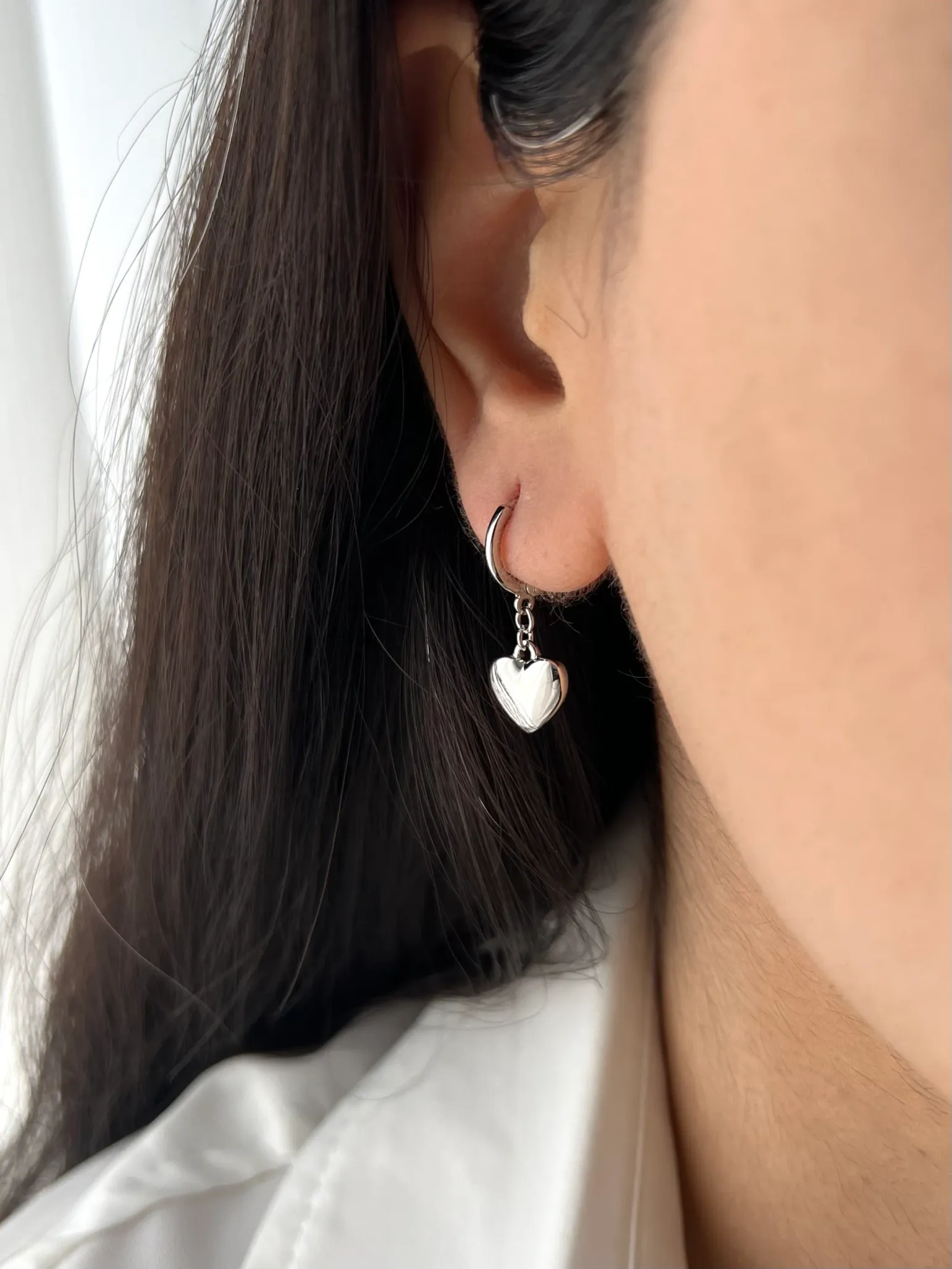 گوشواره نقره‌ای آویز قلب، ظرافت بی‌نظیر برای استایلی خاص