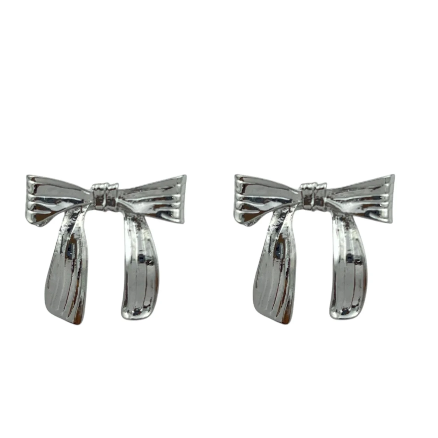 گوشواره نقره‌ای طرح پاپیون - ظرافت و زیبایی در یک قاب