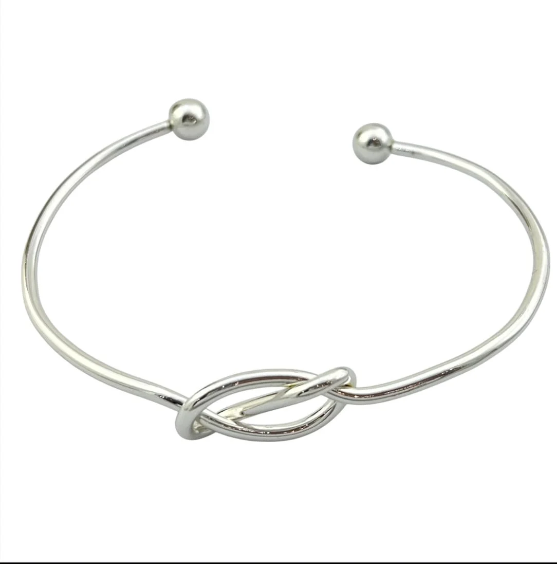 دستبند زنانه بنگل مینیمال طرح گره مانا