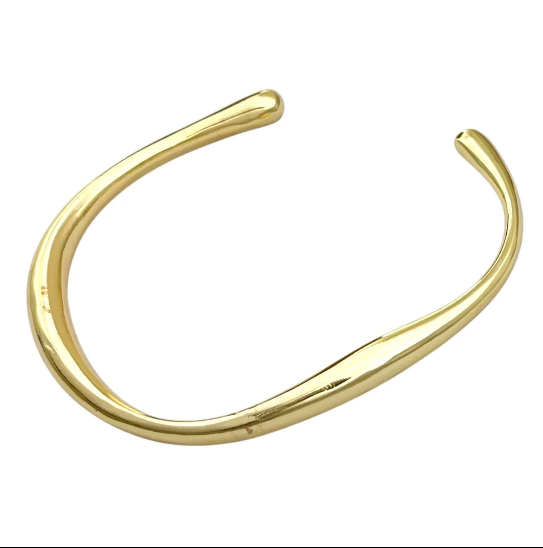 دستبند زنانه بنگل مدل گلدیلاین طرح خط طلایی مینیمال