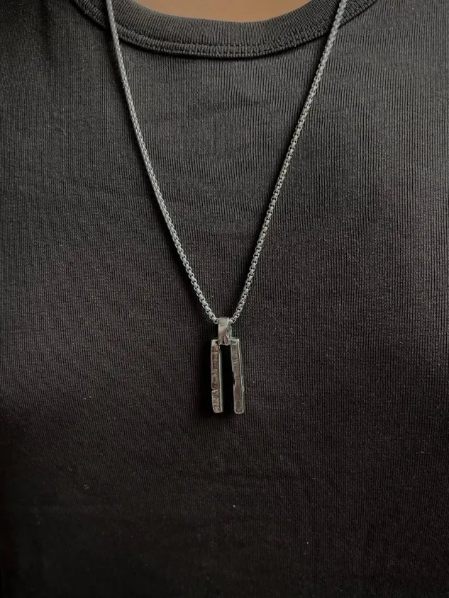 گردنبند مردانه با طرح پیلارز، الهام گرفته از ستون‌های کهن