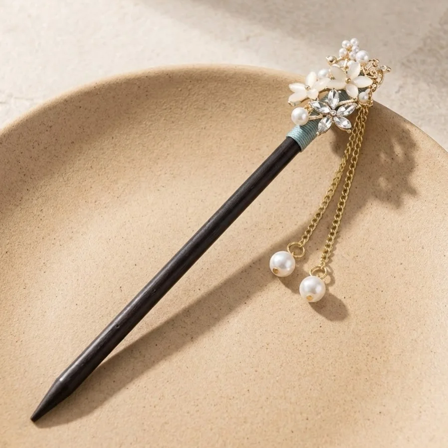 کانزاشی مو زنانه چوبی طرح گل با آویز مروارید مدل پِرلورا