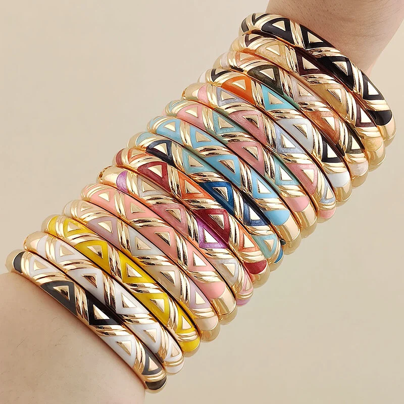 دستبند النگویی طرح میناکاری با رنگ های جذاب و چشم نواز