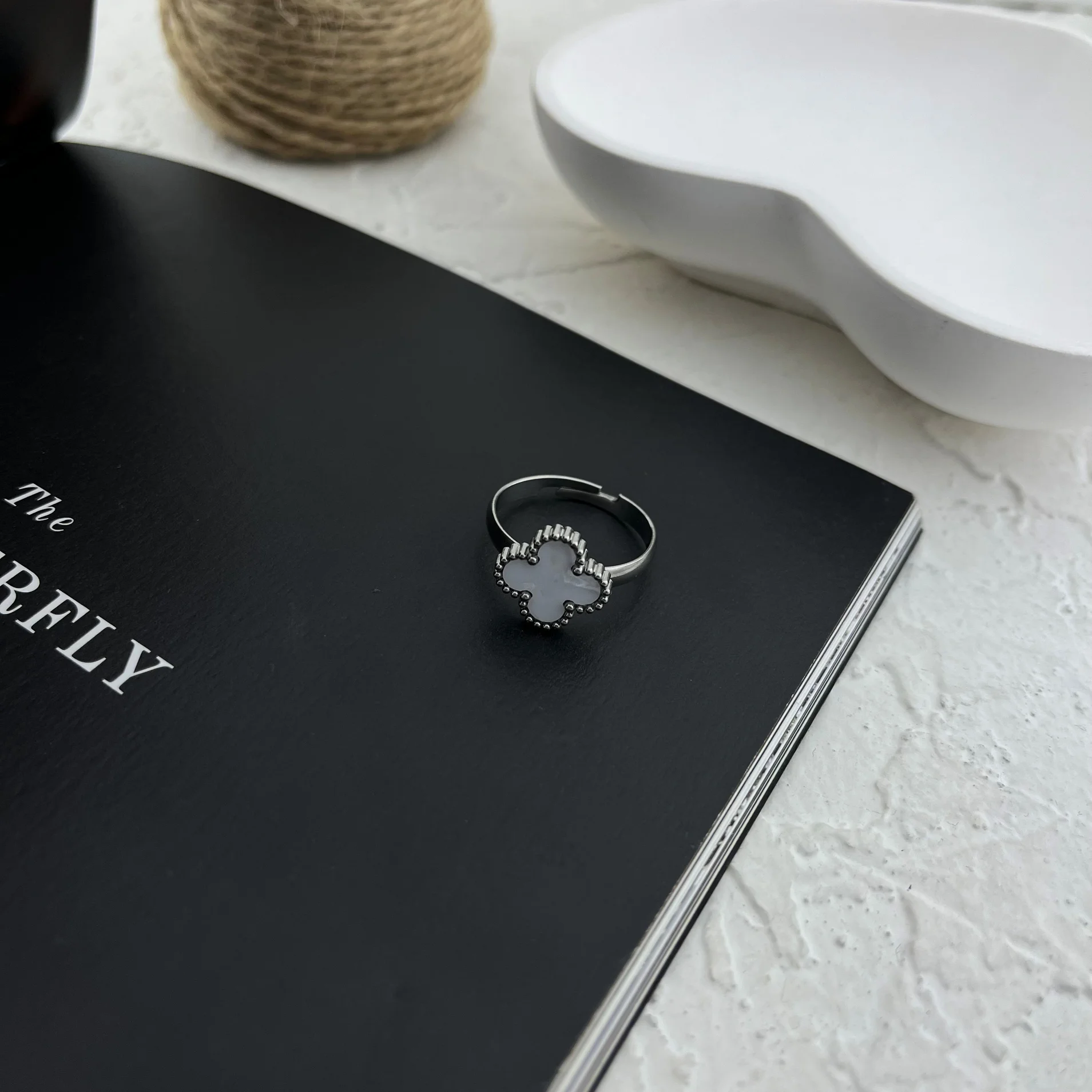 انگشتر زنانه شیک با طرح ونکلیف، ظرافت بی نظیر