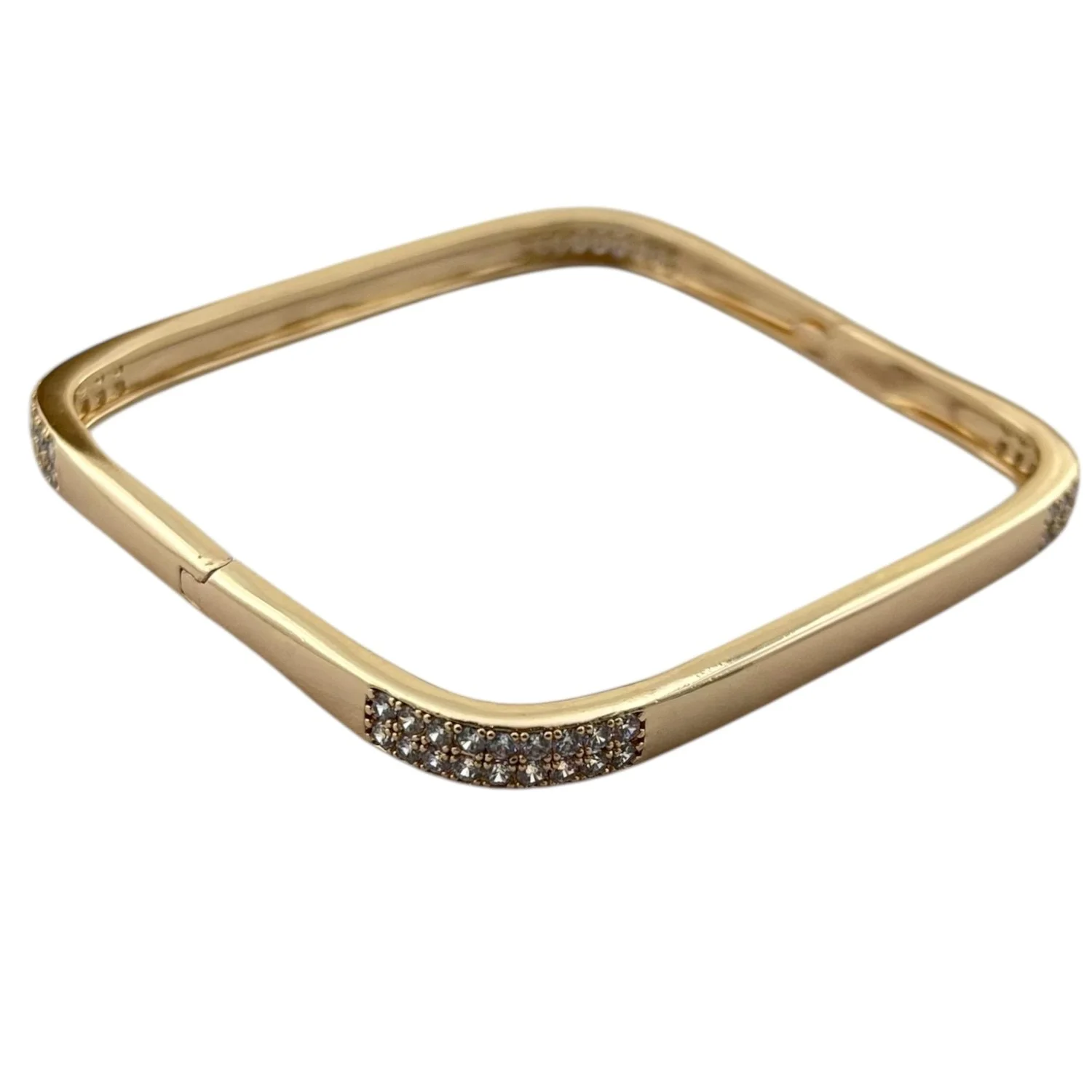 دستبند النگویی طرح مربع نگین دار، ظرافت در عین سادگی