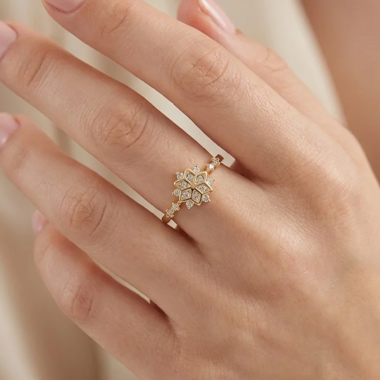 انگشتر زنانه طرح گلبرگهای درخشان