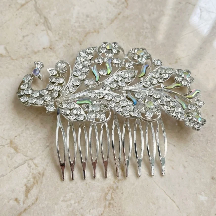 تاج و شانه مو زنانه طرح طاووس جواهری مدل پِوانا نقره‌ای