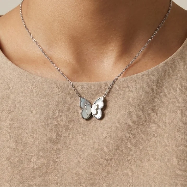 گردنبند زنانه استیل مناسب استفاده روزمره و رسمی طرح پروانه 