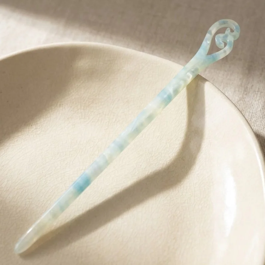 کانزاشی مو زنانه رزینی طرح ابر و باد آبی‑سبز با سر قلابی تزئینی مینیمال لوکس