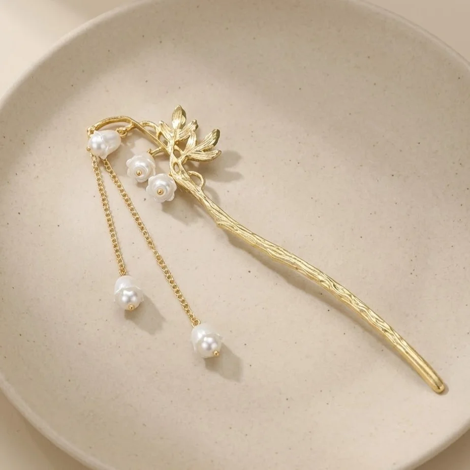 کانزاشی مو زنانه فلزی مدل اِلوریا طرح شاخه گل‌های ظریف با آویز مروارید