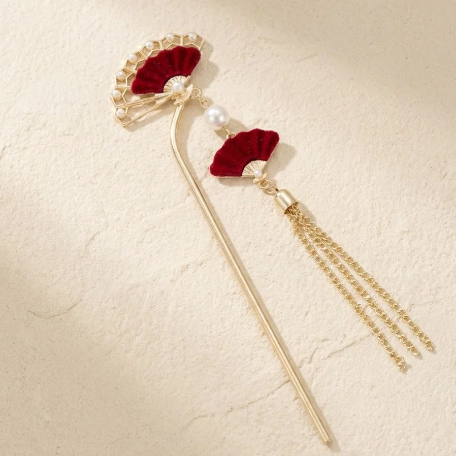 کانزاشی مو زنانه فلزی مدل فَنورا طرح بادبزن مخملی با آویز زنجیری ظریف