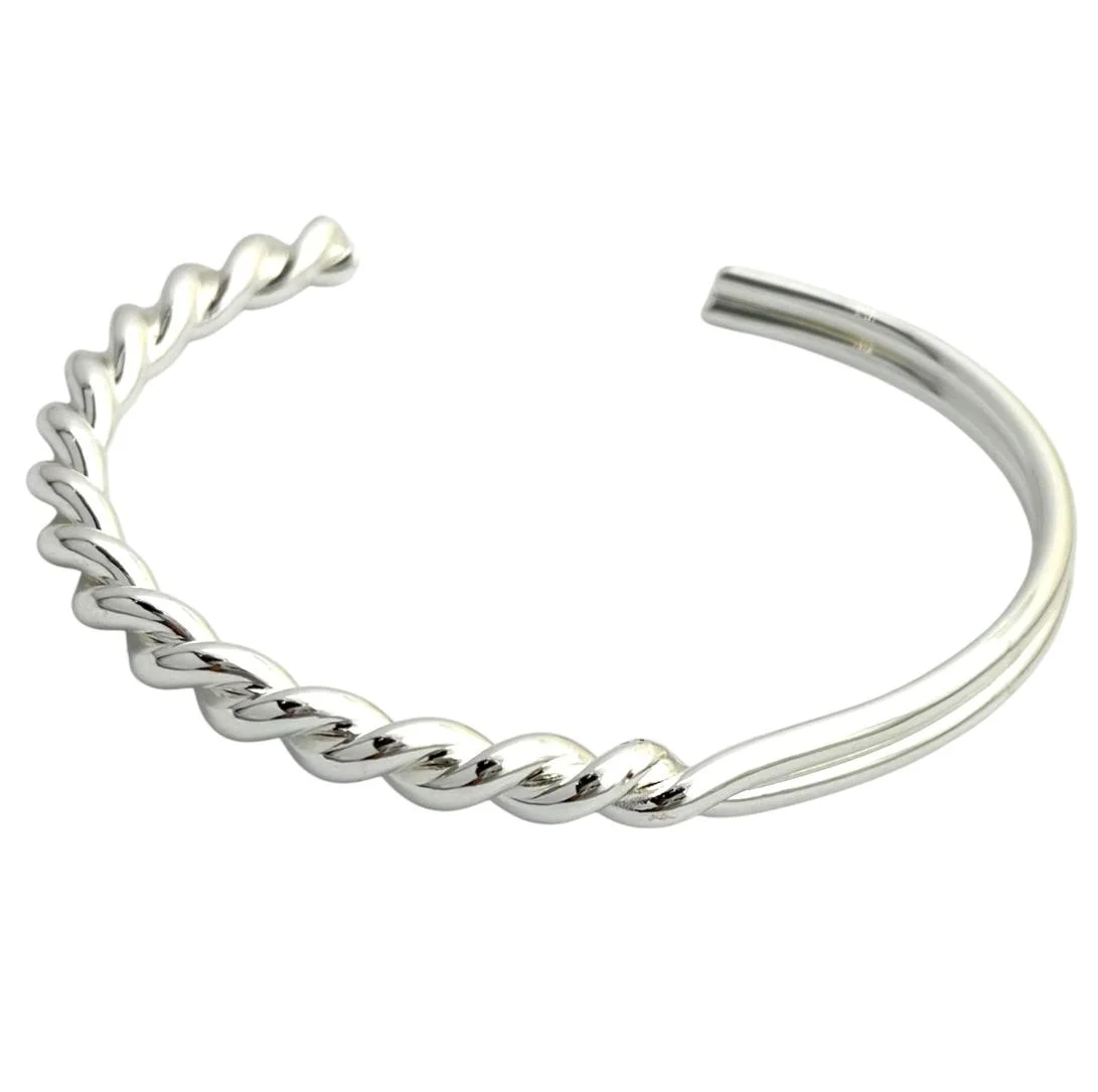 دستبند زنانه بنگل طرح طنابی ظریف