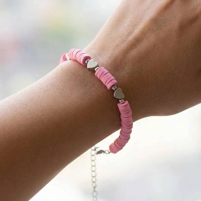 دستبند دخترانه فانتزی مدل صدفی طرح دلنواز