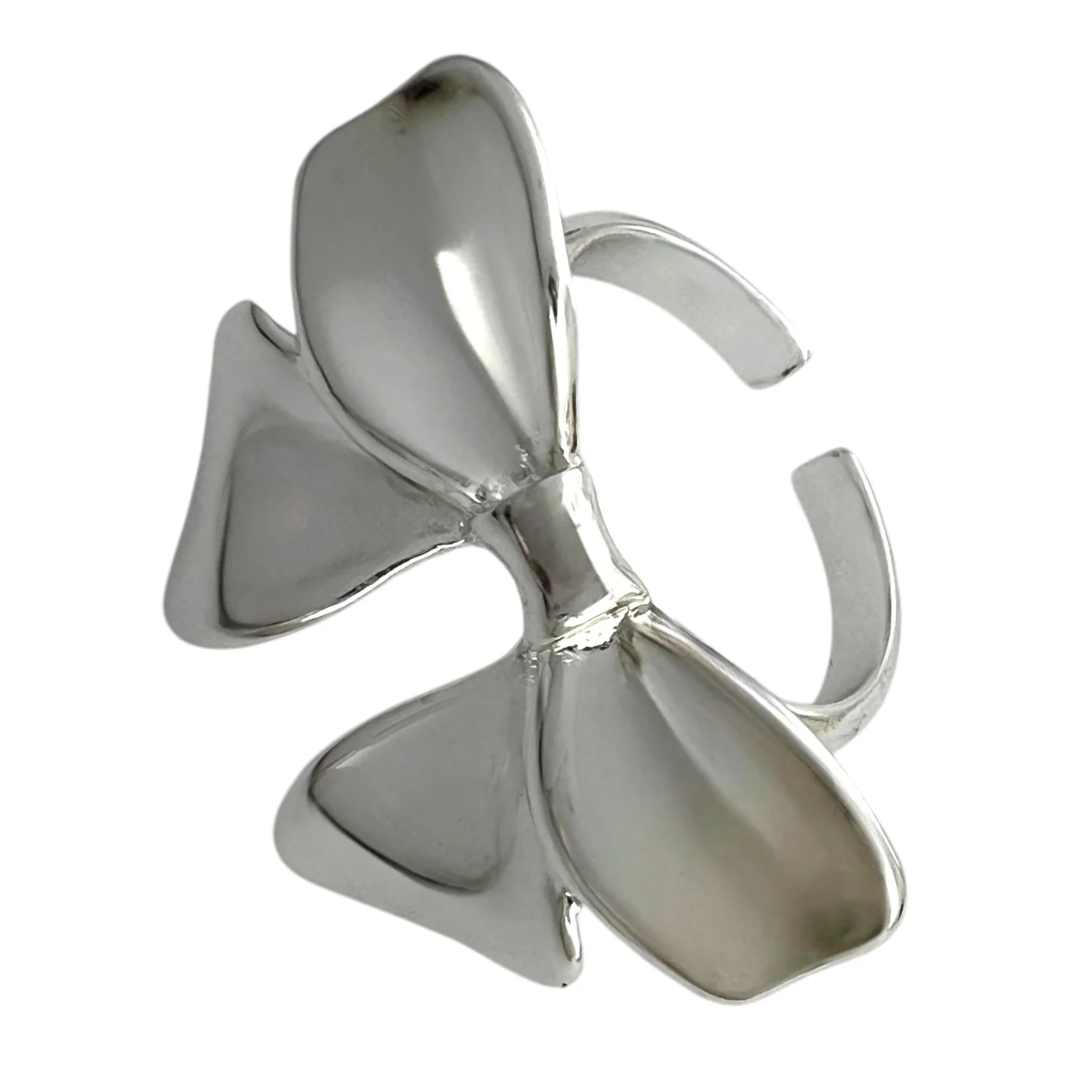 انگشتر زنانه با طرح پاپیون مینیمال، ظرافت در عین سادگی