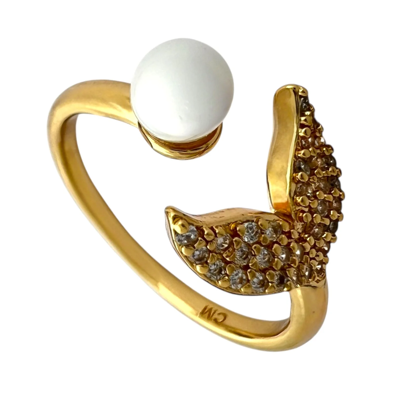 انگشتر زنانه با طرح دم وال و مروارید ظریف و چشم نواز