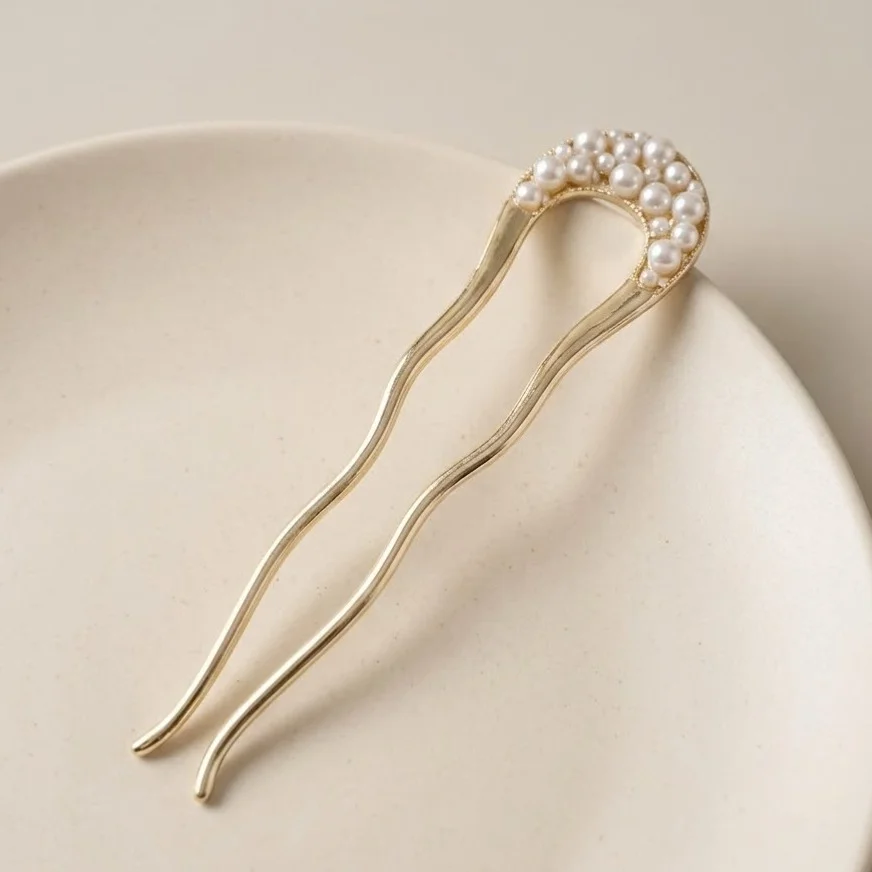 کانزاشی مو زنانه فلزی مدل لاریسا طرح طلایی با مرواریدهای ظریف