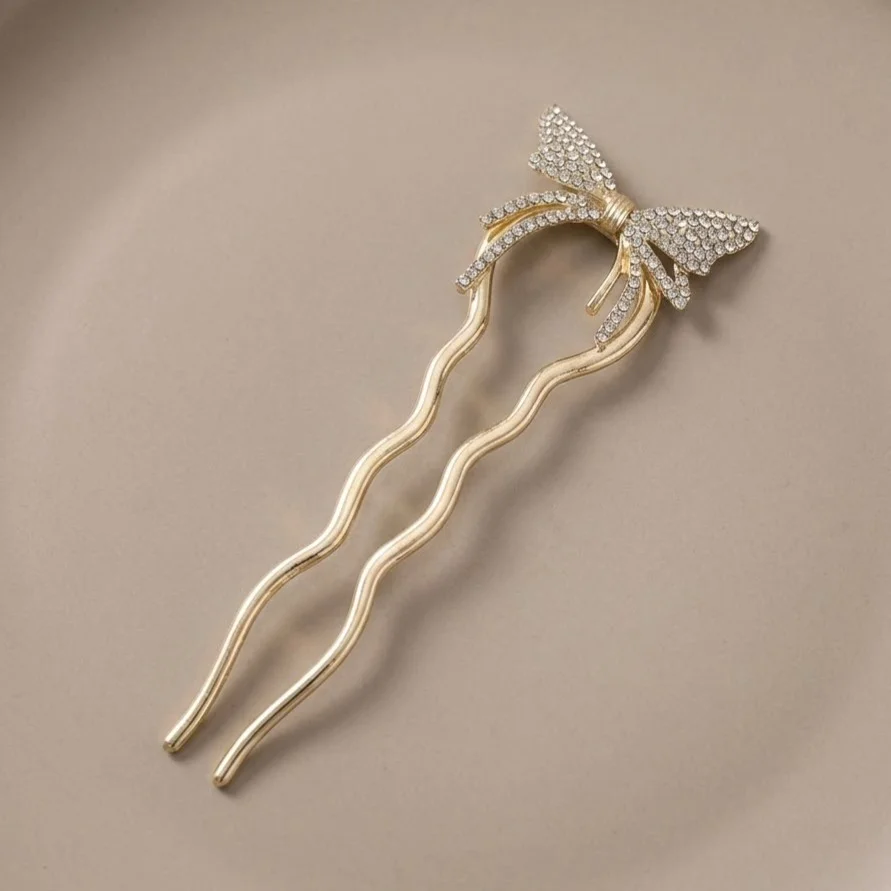 کانزاشی مو زنانه فلزی مدل سِلوینا طرح پاپیون نگین‌دار با بدنه موج‌دار دولاین